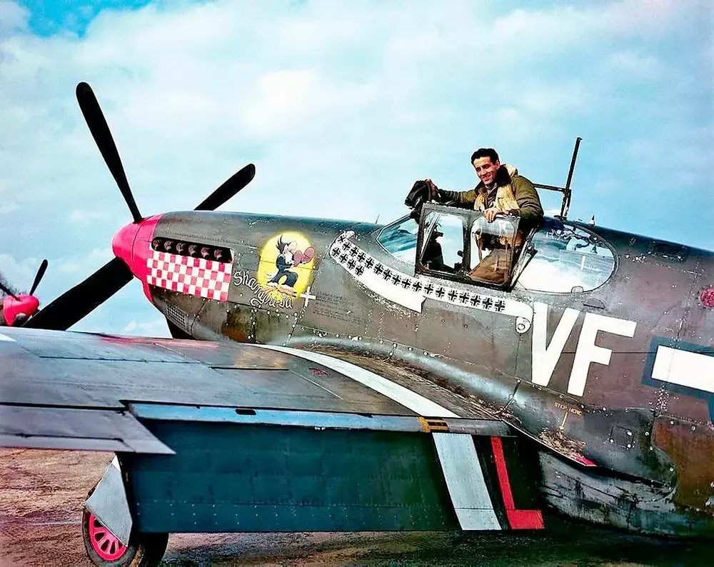 p-51-b-shangri-la-4th-f-g-at-debden-essex-1944-pilot-is-don-v0-d9109xv9199g1