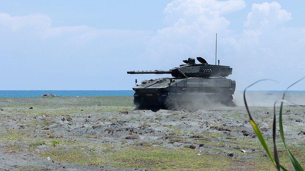 Balikatan_25_U.S.,_Philippine_forces_execute_counter-landing_live-fire_250502-M-JR395-1106