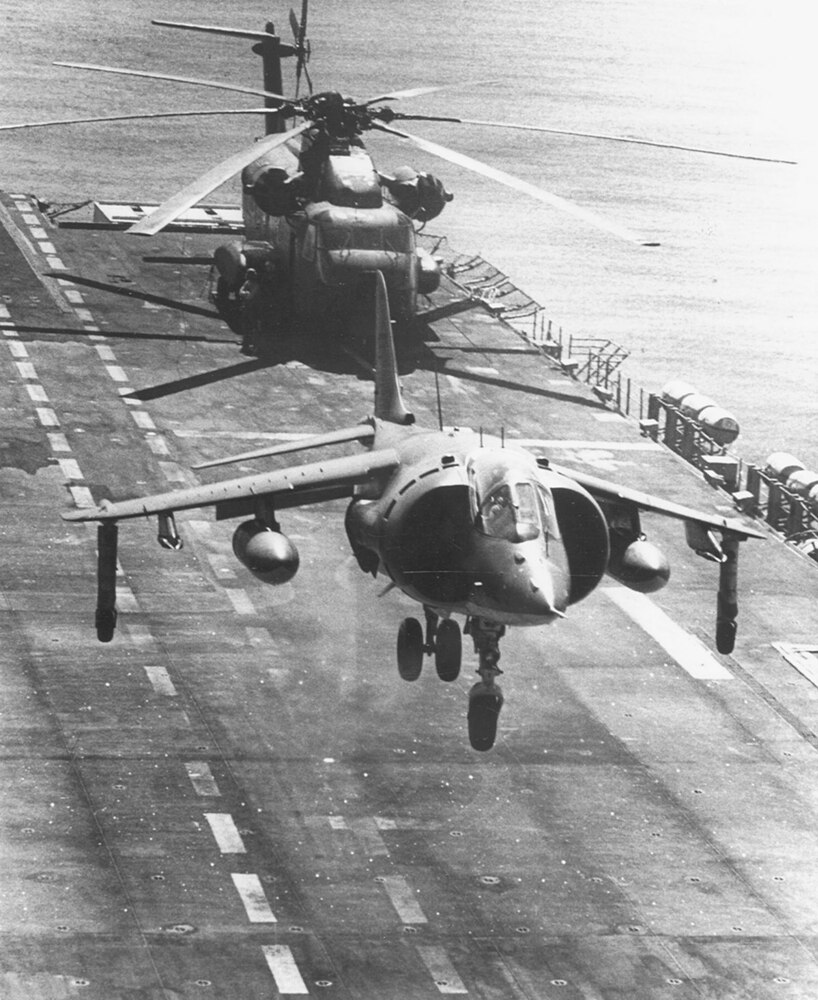 1200px-AV-8A_VMA-513_taking_off_from_USS_Tarawa_(LHA-1)_1980 (1)
