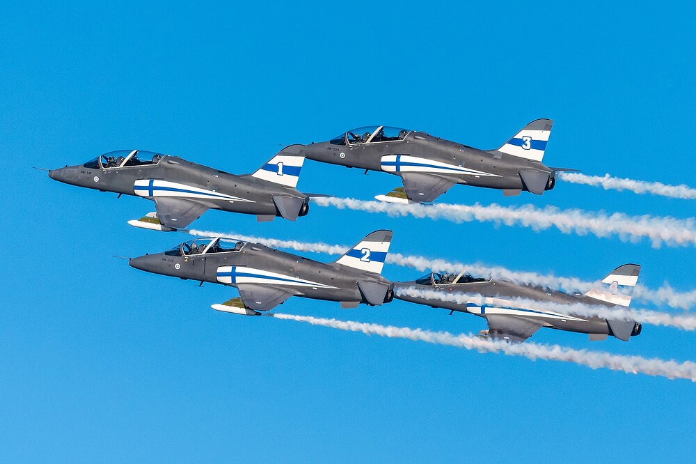 Midnight_Hawks_at_Kaivopuisto_Air_Show,June_2017(35089375892)