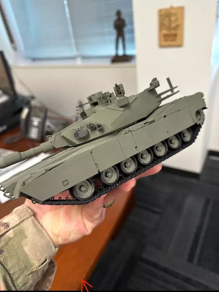 m1e3-in-the-cos-office-v0-z21a7h2d2ntb1