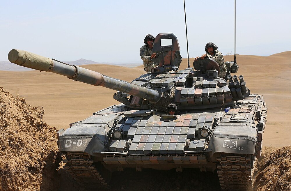 1280px-Georgian_T-72Sim1_01