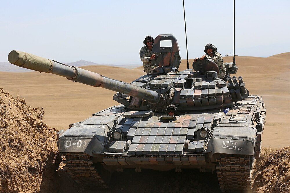 1280px-Georgian_T-72Sim1_01