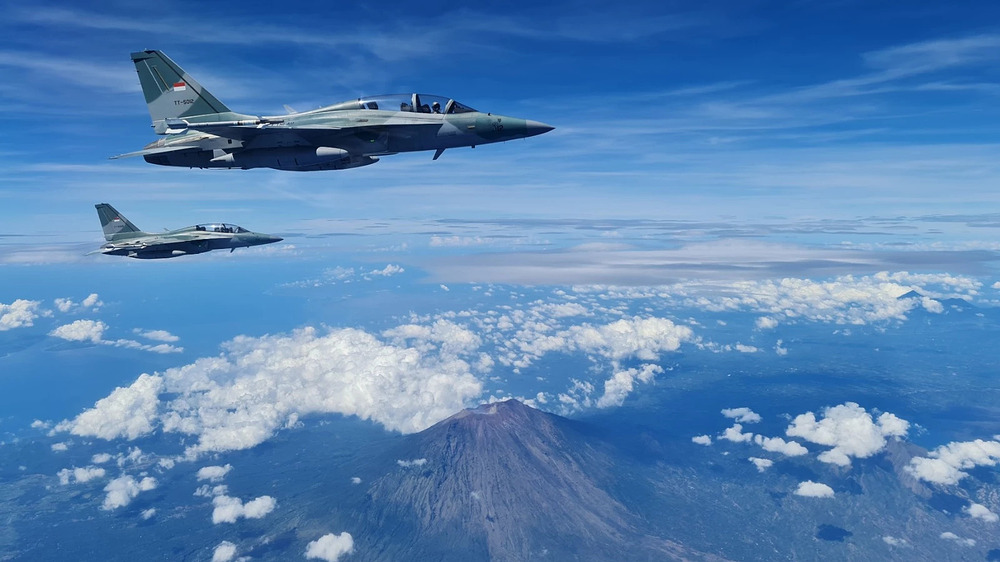 Indonesian T-50i of the 15th Air Squadron carrying AIM-9P