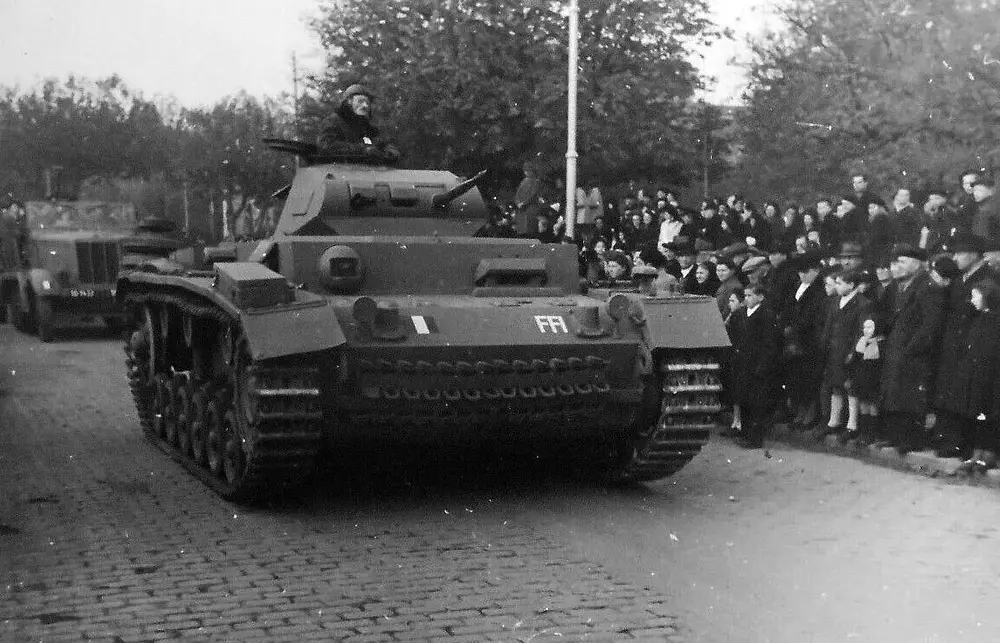 panzer-3-with-panzer-2-turret-v0-9wyjdg040a4e1