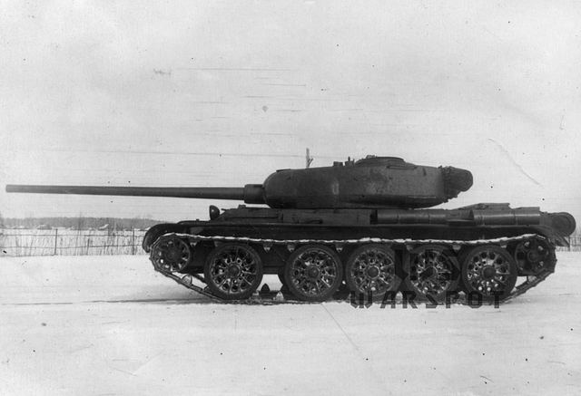 T-54 1945 side left