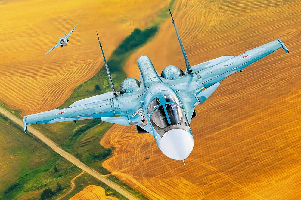 Russian_Air_Force_adapts_Su-34_fighter-bomber_for_reconnaissance_missions_over_Ukraine_925_001-167c32bb