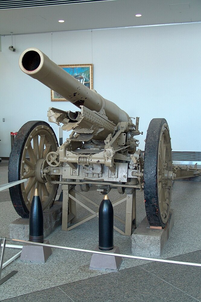 Type_96_15_cm_howitzer_front_view_Yushukan