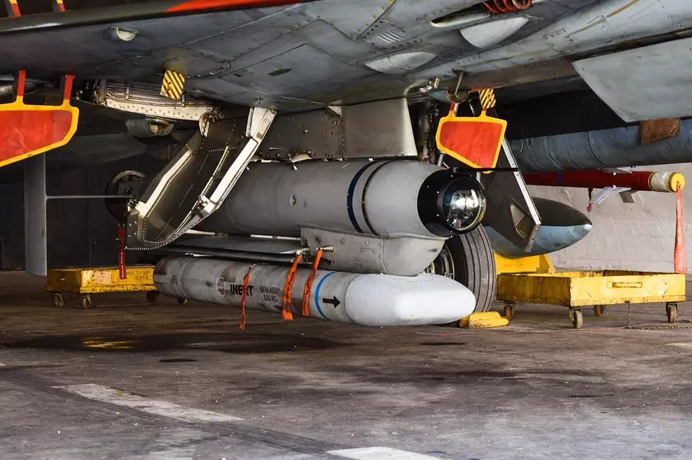 a-pakistani-mirage-v-carrying-2x-aim-9p-and-a-h-4-standoff-v0-2a0z4z5aq9ye1