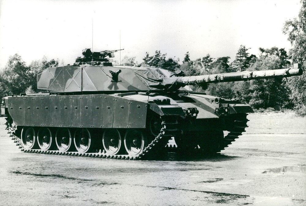 FV4211