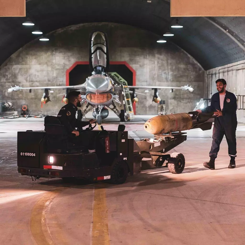 Why can't the F-16c carry GBU's, (other than the GUB-24) AGMs and other ...