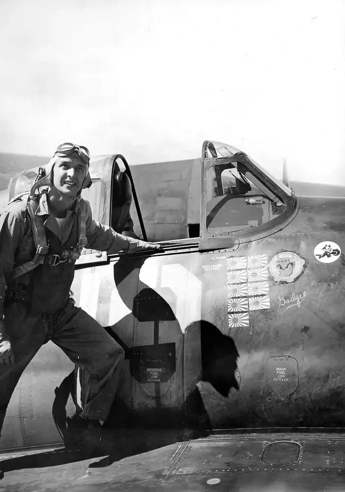 lieutenant-alexander-vraciu-of-fighting-squadron-6-sits-in-v0-tu6w51btowuf1
