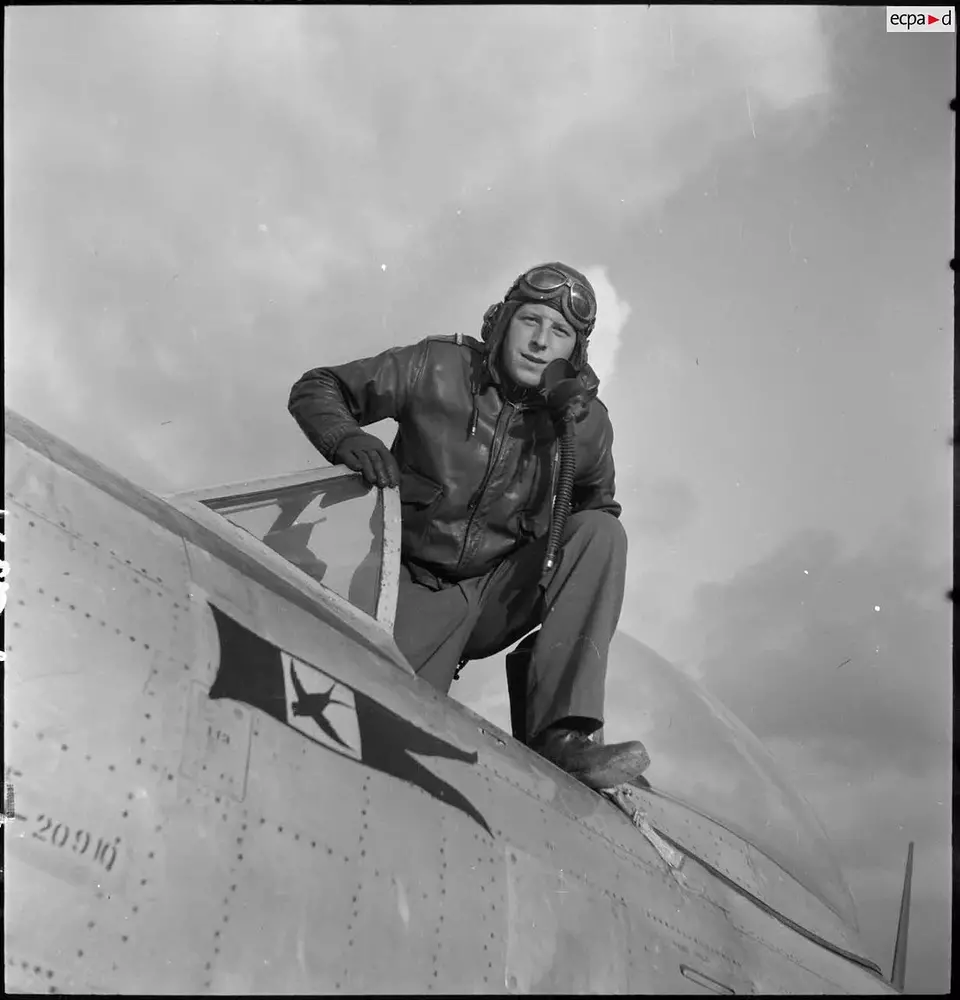 french P-47-thunderbolts-of-groupe-de-chasse-i-4-v0-xt43sugd2cjg1