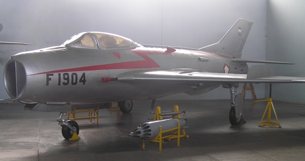 AURI_MiG-19