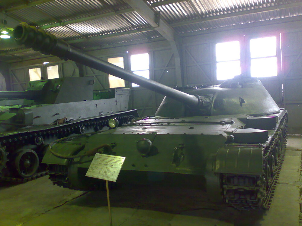SU-100M_in_Kubinka