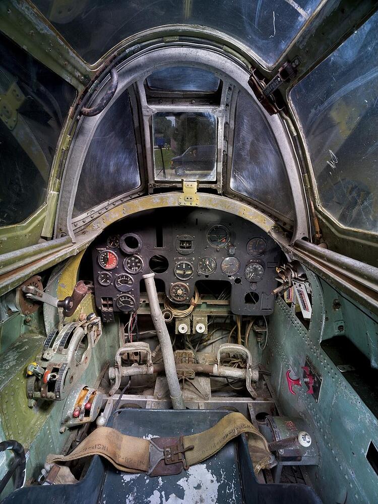 J7W1 instrument panel NASM