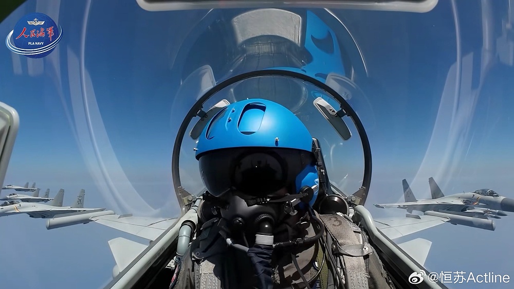 007gZGjxgy1hvh15d0xw6j31z41404ef