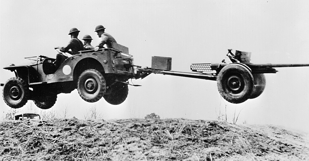 2560px-Bantam_jeep_flying_37mm_sm_(cropped)