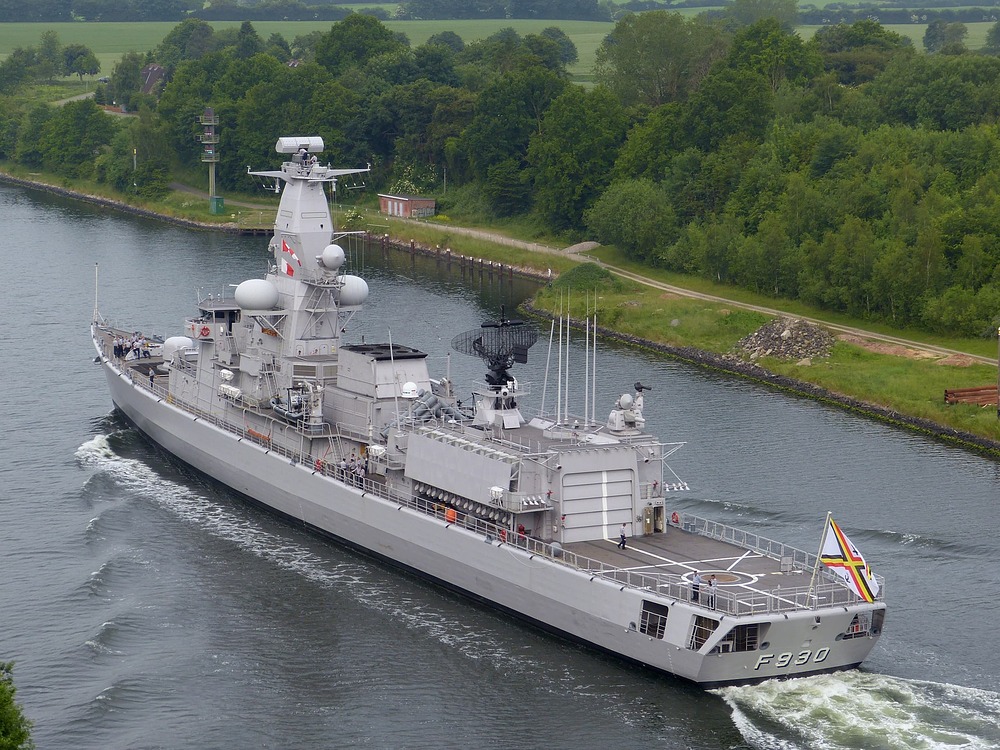 Le F930 LEOPOLD I dans le canal de Kiel, le 9 juin 2014-3