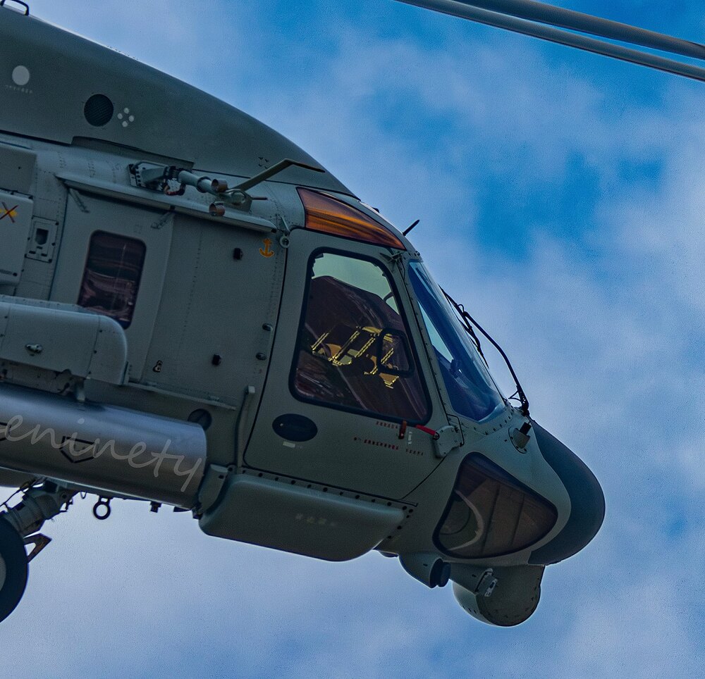 Z-20J cockpit