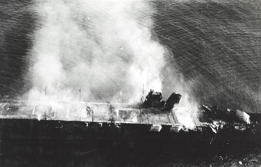Japanese_aircraft_carrier_Hiryu_burning_on_5_June_1942_(NH_73064)