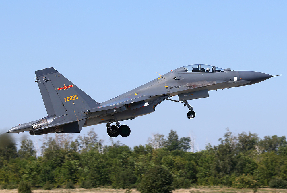 PLAAF_Sukhoi_Su-30MKK_at_Lipetsk-2