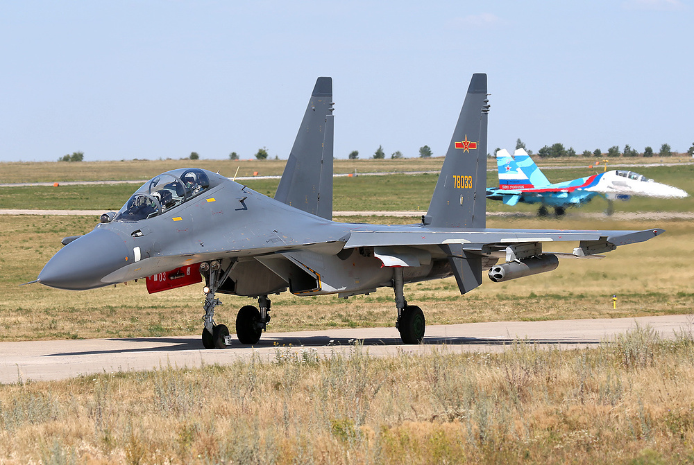 PLAAF_Sukhoi_Su-30MKK_at_Lipetsk_Air_Base