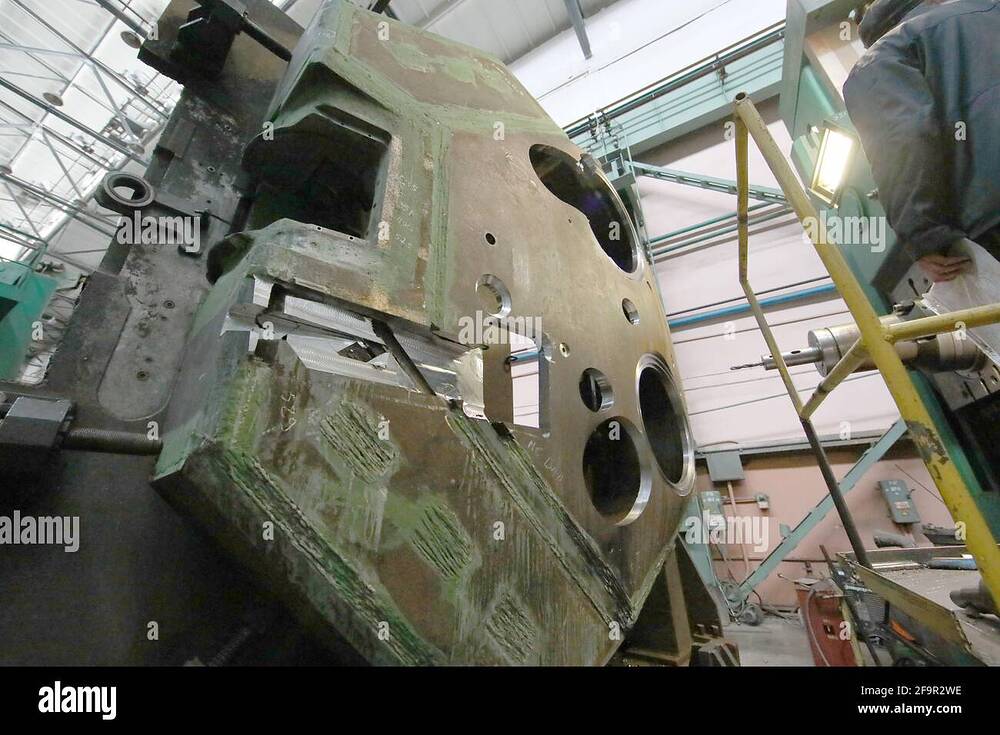 kharkiv-ukraine-april-15-2021-the-turret-of-a-t-84-oplot-tank-is-being-manufactured-at-malyshev-plant-se-in-kharkiv-northeastern-ukraine-2F9R2WE