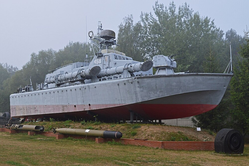 6642m3