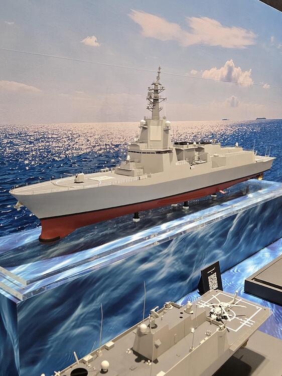 a-model-of-the-japanese-asev-at-the-lockheed-martin-booth-v0-bqiz3fx62fwg1