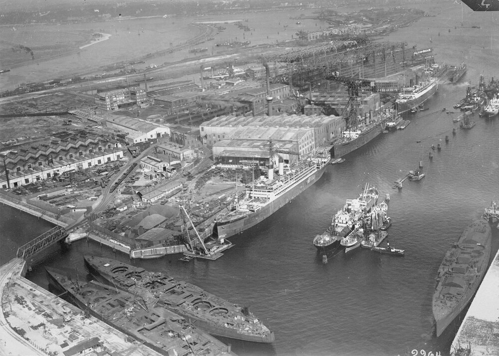 1920px-Hamburg_port_NARA-68155073