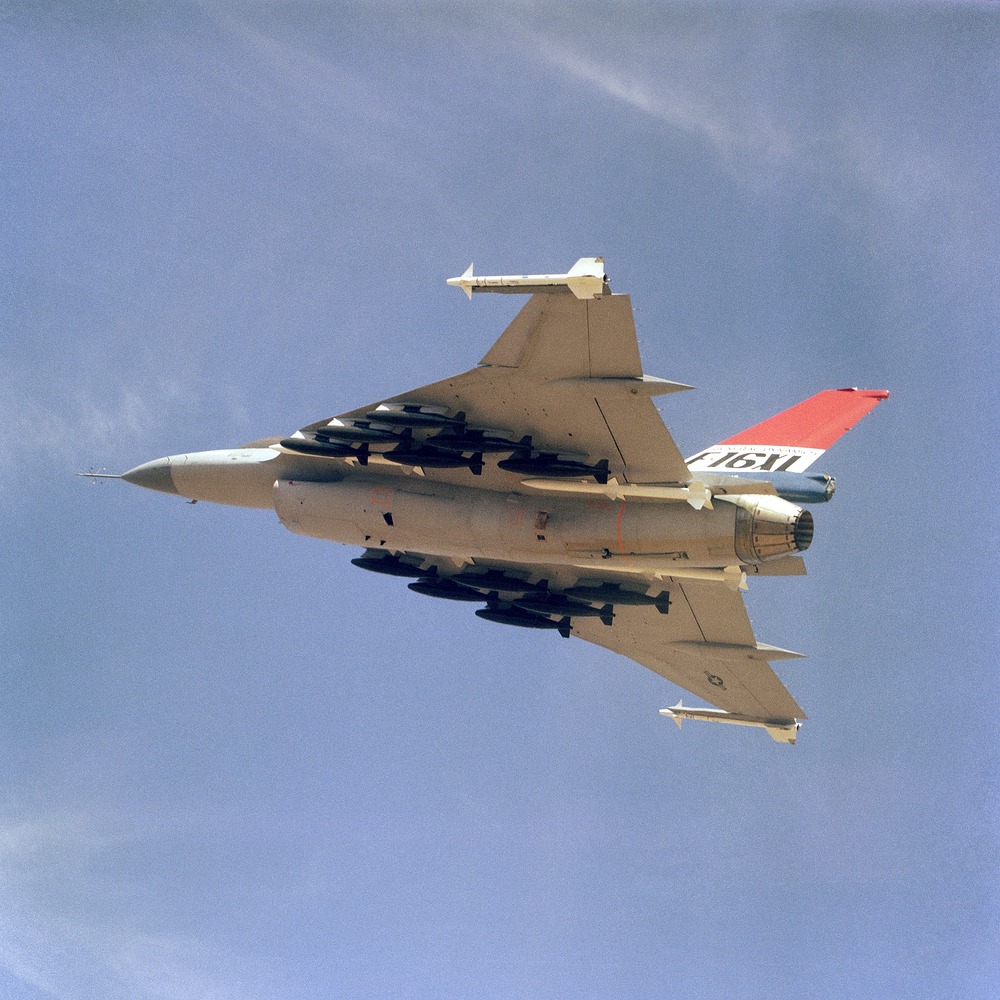 F-16XL loaded with 500lb bombs and AIM-120 and AIM-9 missiles