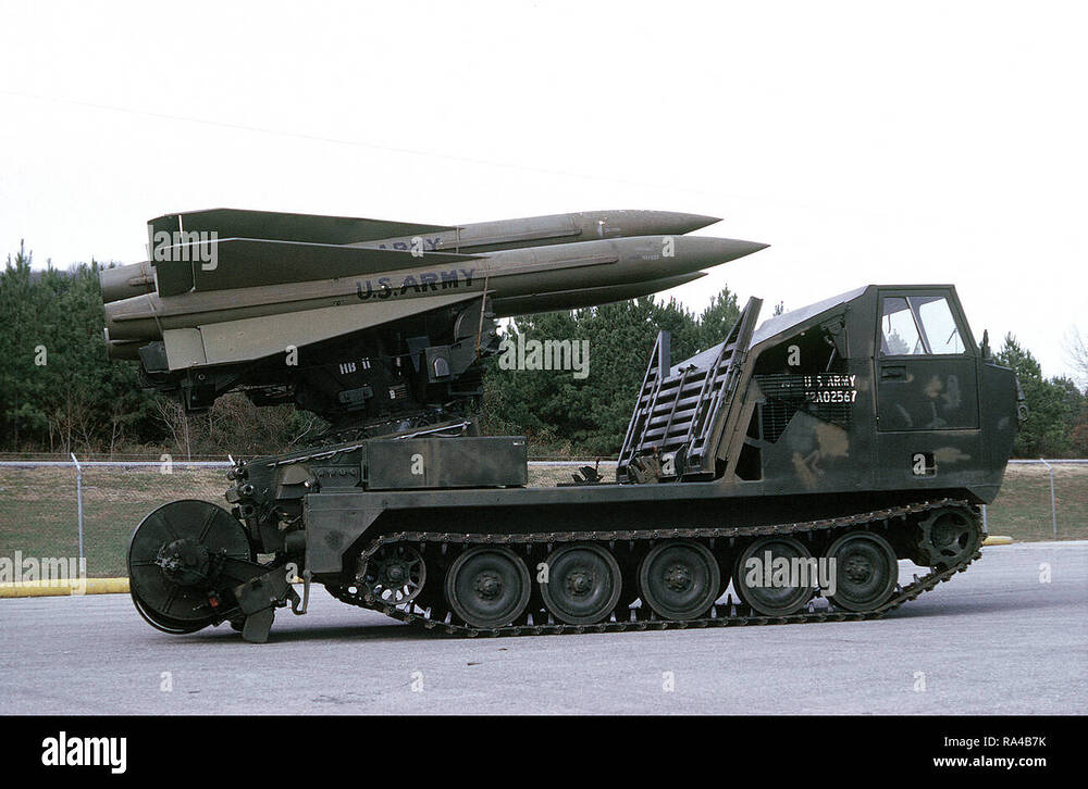 1973-right-side-view-of-a-us-army-m-727-self-propelled-hawk-surface-to-air-missile-system-RA4B7K