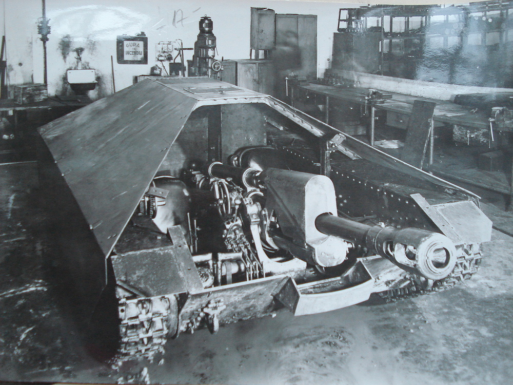 Mareșal_tank_destroyer_M-00_prototype_front_plate_not_mounted2
