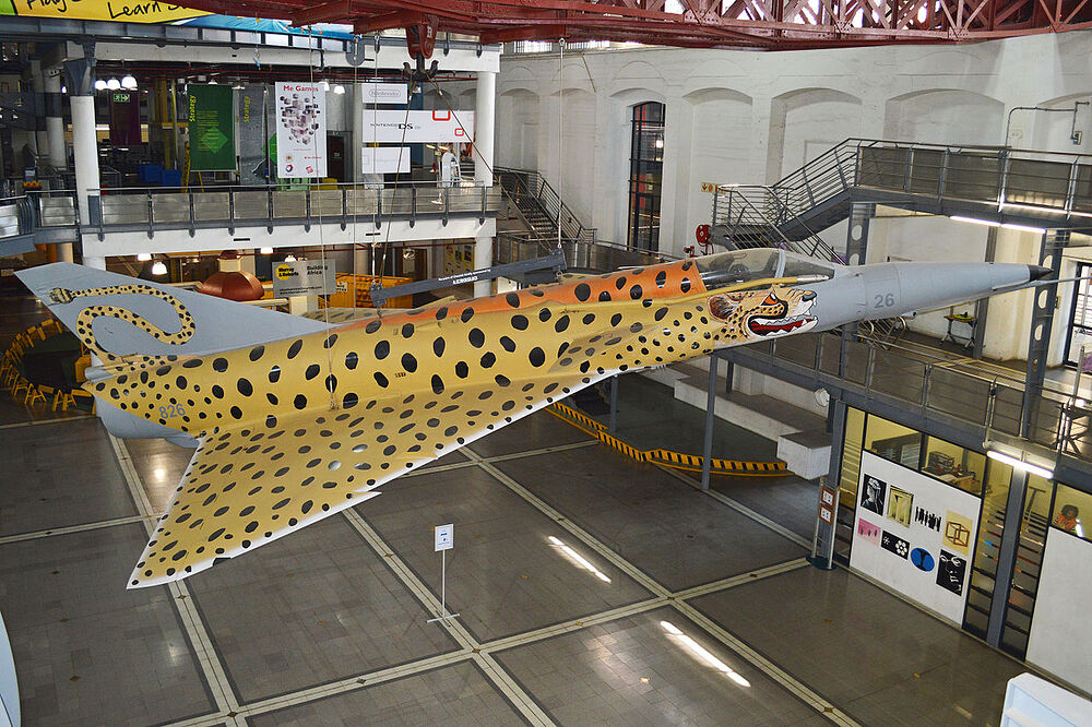 1280px-Atlas_Cheetah_E_'826'_(15611692306)