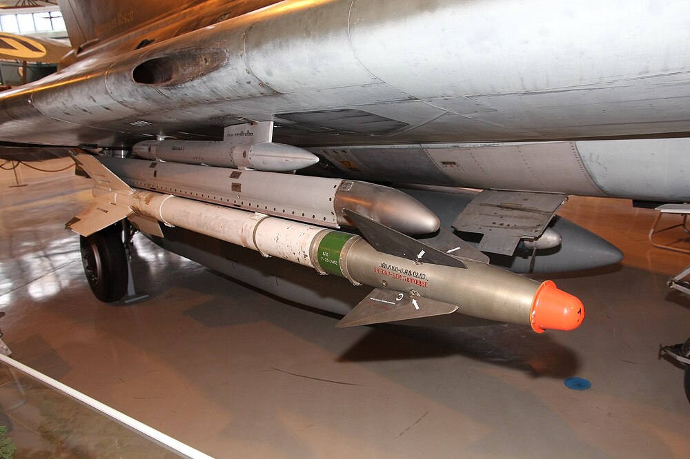 Saab_35FS_Draken_DK-223_R-13M_Keski-Suomen_ilmailumuseo_2