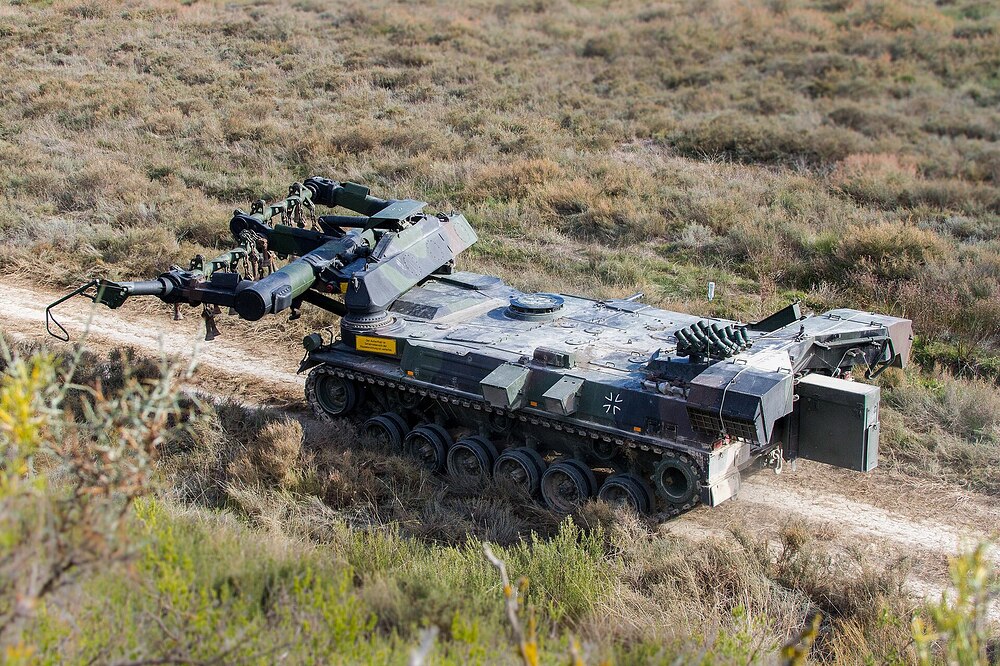 DEU_Mountain_Engineers_mine_clearing_tank__Keiler__on_its_way_to_clear_the_minefield,Trident_Juncture_15(22247738160)