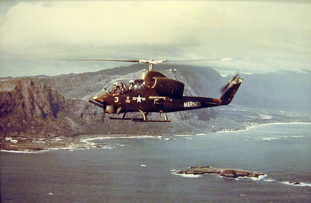 AH-1J_SeaCobra_flying_off_Hawaii_c1971