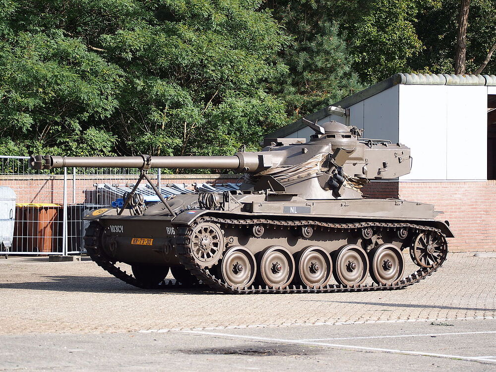 1280px-AMX_13_103CV_B16_of_the_Royal_Dutch_Army_pic7 (1)