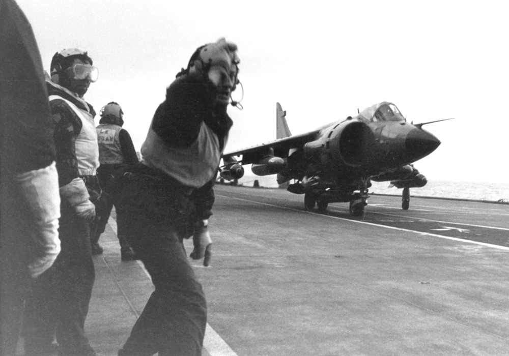 800-NAS-Sea-Harrier-taking-off