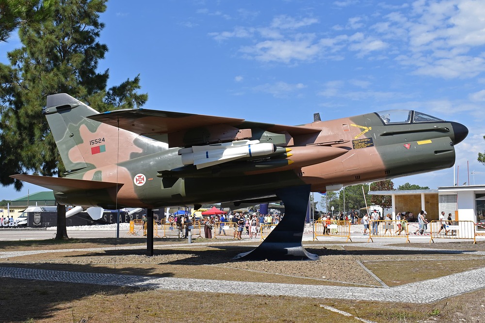 Ling-Temco-Vought_A-7P_Corsair_II_‘15524’_(53705527281)