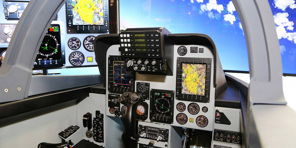 article_striker_03_fa259_cockpit