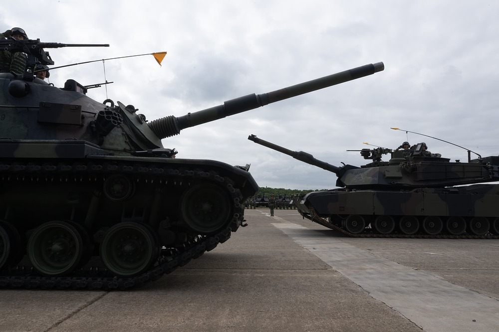 A CM11 and M1A2T being handed over to the 3rd Combined Armored Battalion of the 584th Armored Brigade