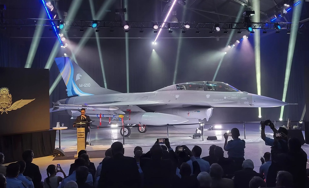 F-16BM-1ere-presentation-officielle-Argentine-sujet-_FAA