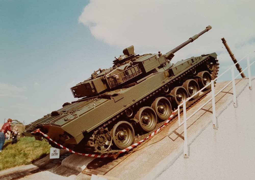 FV4030 2 Shir 1