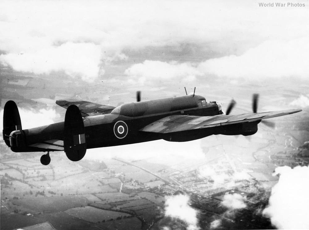 Lancaster_III_with_long_range_with_tank