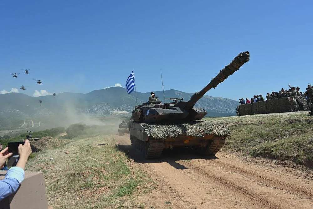 hellenic-army-leopard-2a6hel-battle-tank-during-exercise-v0-zhf4579ezeag1