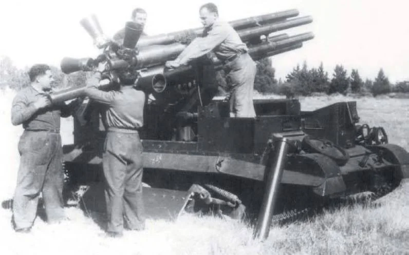 argentinian-m5-m9-halftrack-and-t16-universal-carrier-v0-pdh89ga2ubx91
