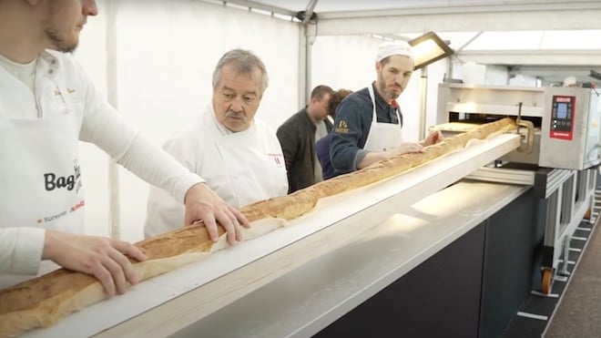 record_du_monde_plus_longue_baguette_preparation