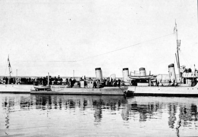 the-polish-patrol-boat-orp-batory-in-front-of-the-swedish-v0-tgkezwxif2nd1